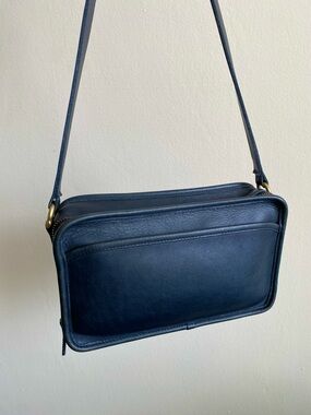 Vintage Coach Navy Multi Compartment Zip Crossbody Bag (9974)